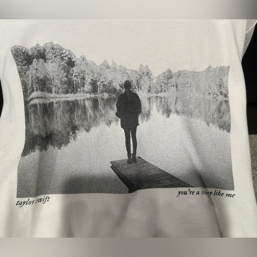 Cowboy Like Me crewneck Taylor Swift